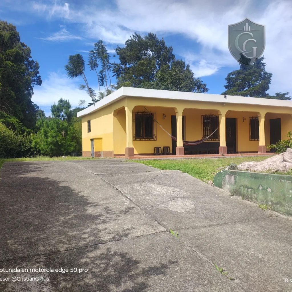 Casa En Venta Con Amplio Terreno En Fraijanes