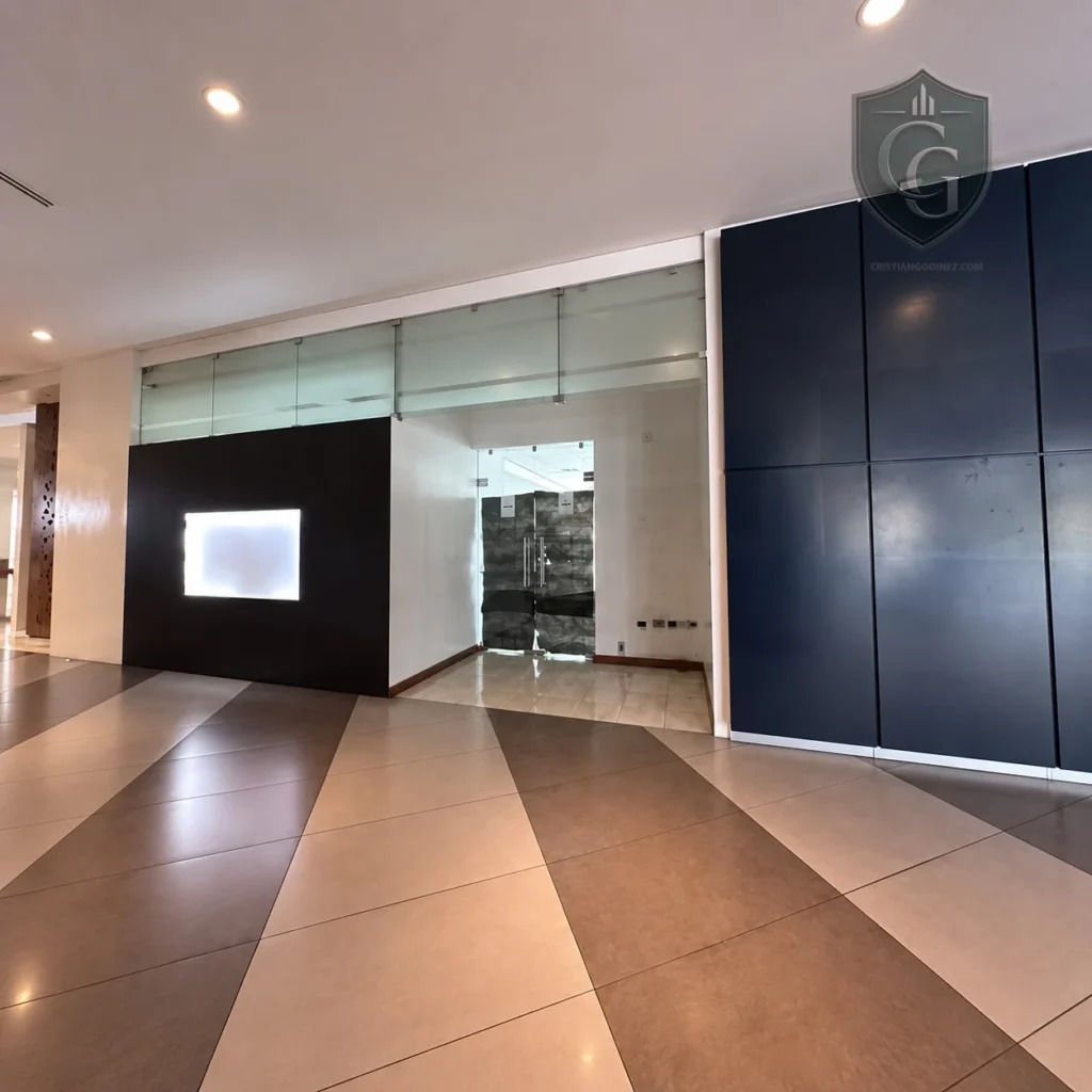 Local Comercial U Oficina En Design Center Zona 10 - imagen 2